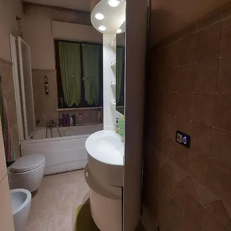 Vibrant In With Balcony Apartment *